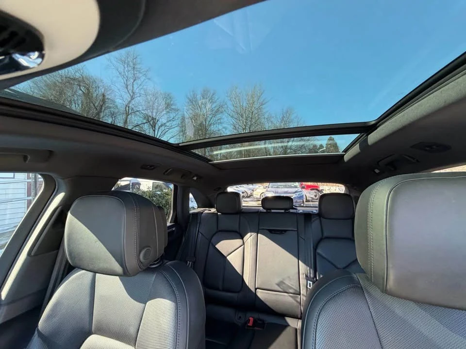 2018 Porsche Macan - Image 17 of 19