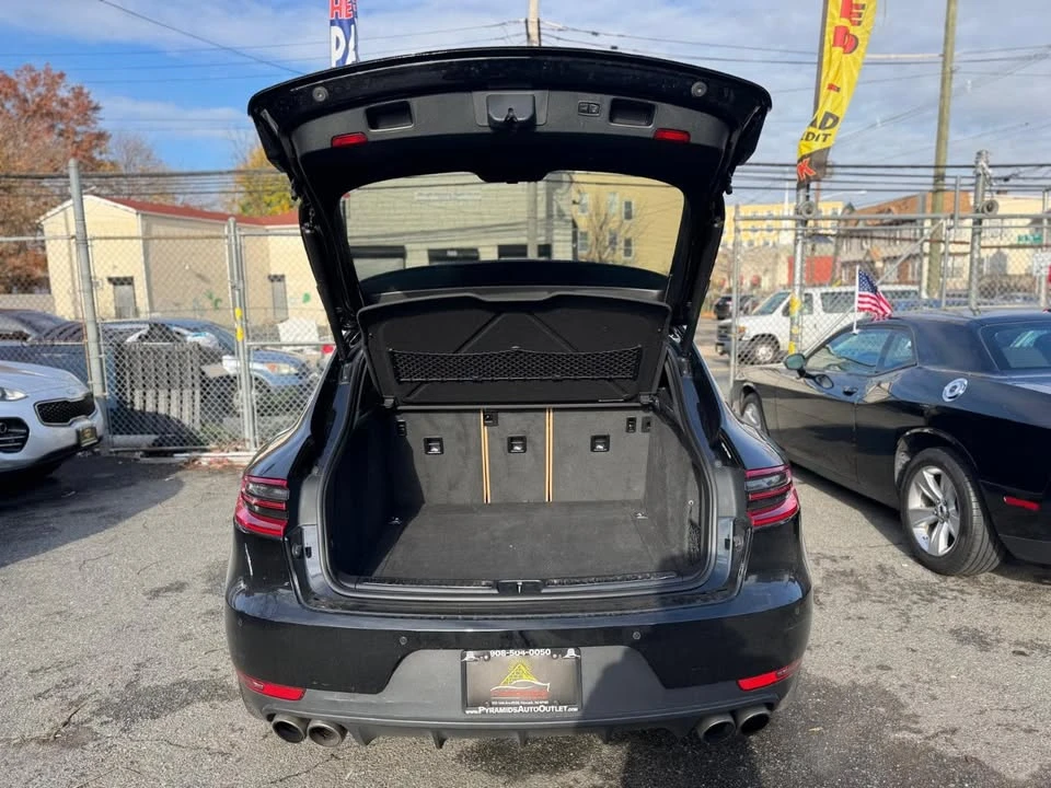 2018 Porsche Macan - Image 17 of 17