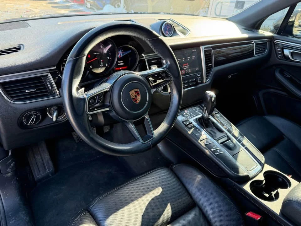 2018 Porsche Macan - Image 15 of 19