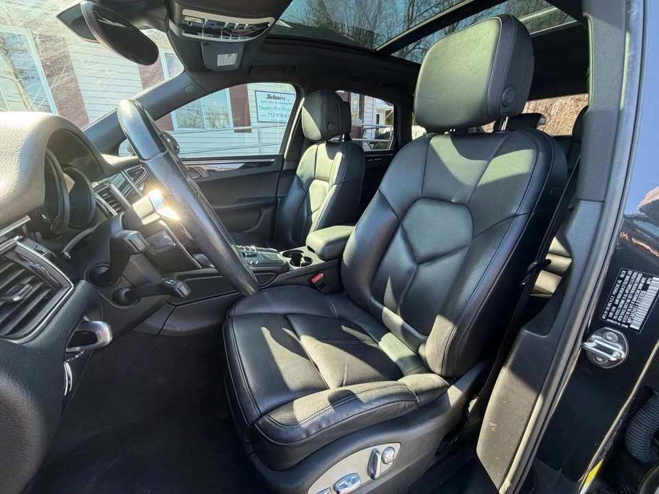2018 Porsche Macan - Image 11 of 19