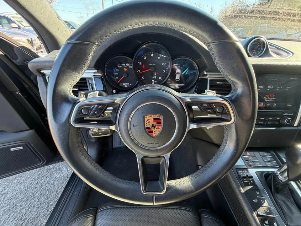 2018 Porsche Macan - Image 16 of 19