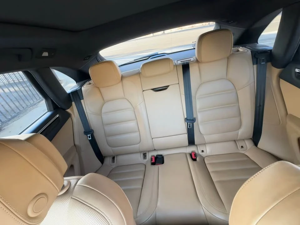 2018 Porsche Macan - Image 12 of 14