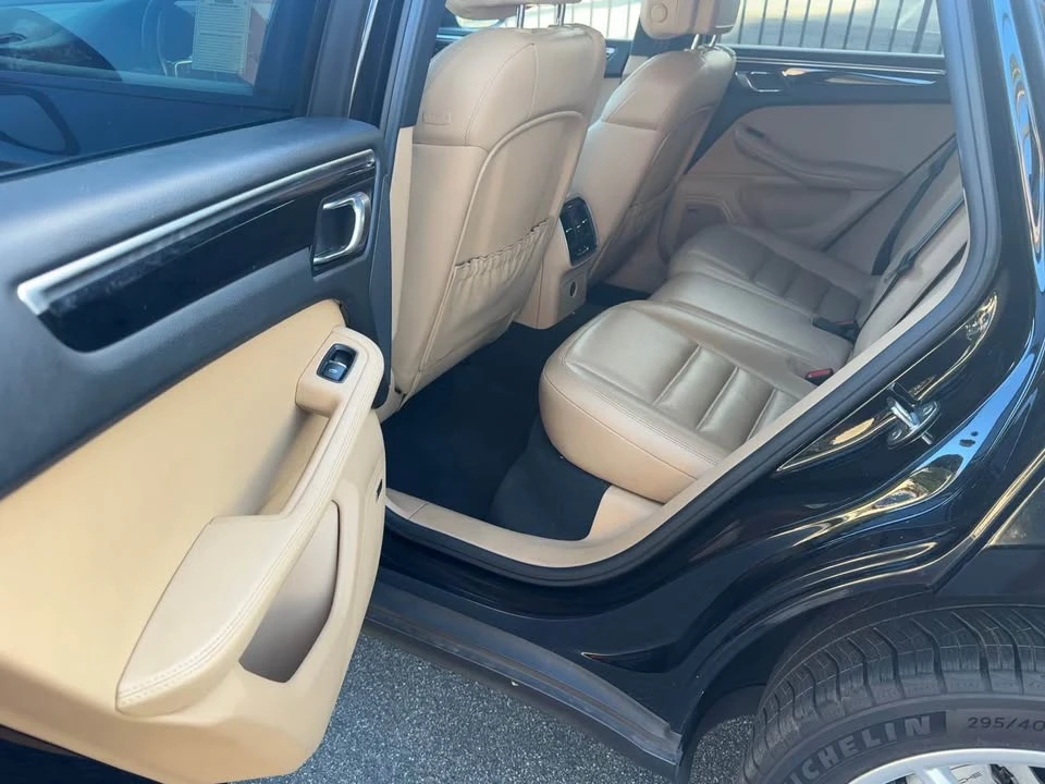 2018 Porsche Macan - Image 9 of 14