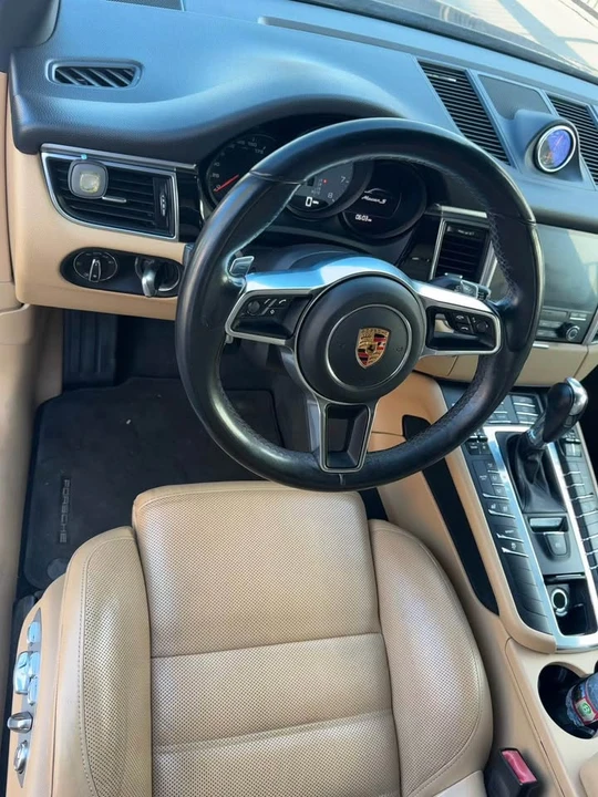 2018 Porsche Macan - Image 8 of 14