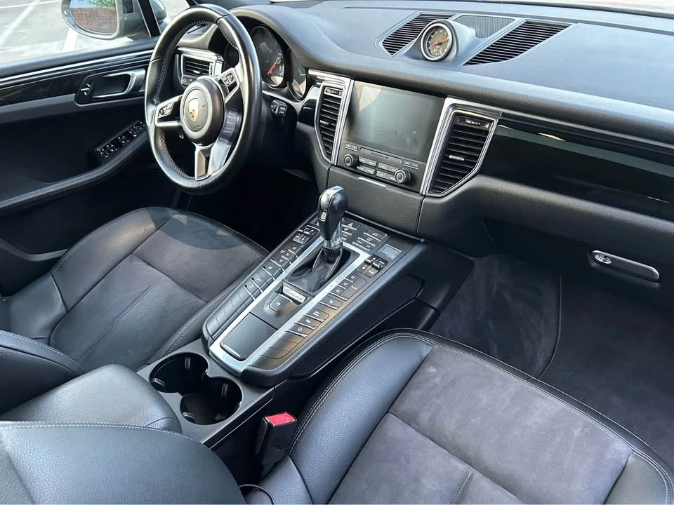 2018 Porsche Macan - Image 9 of 16