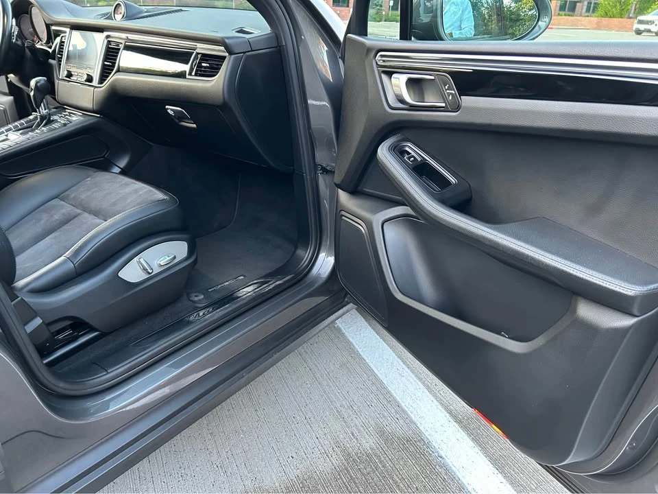2018 Porsche Macan - Image 14 of 16