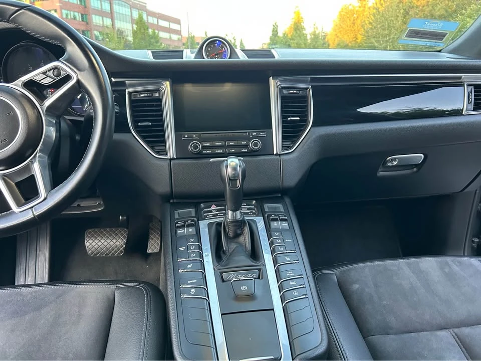 2018 Porsche Macan - Image 11 of 16