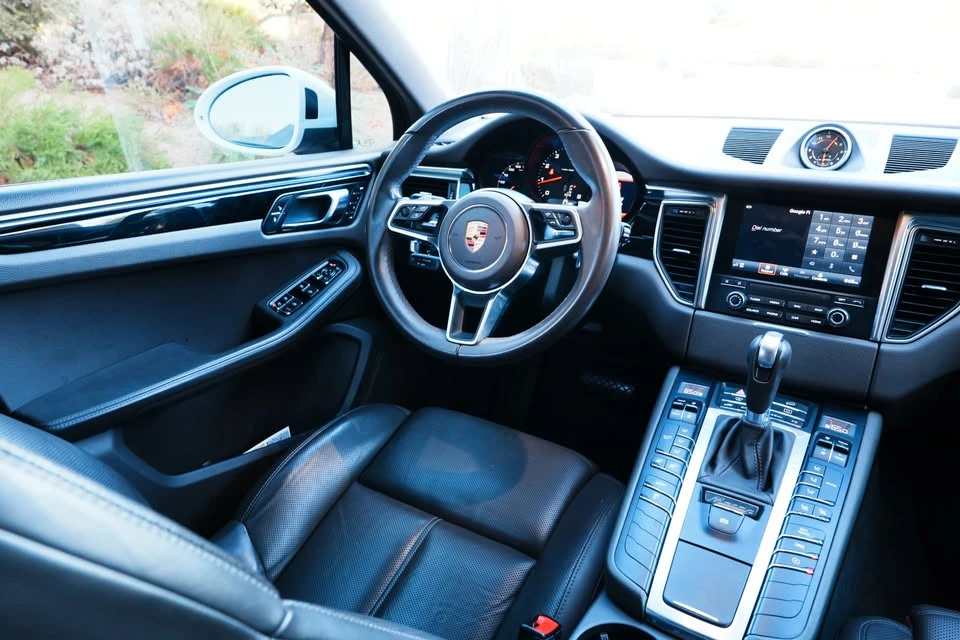 2018 Porsche Macan - Image 7 of 11