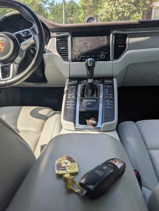 2018 Porsche Macan - Image 10 of 13