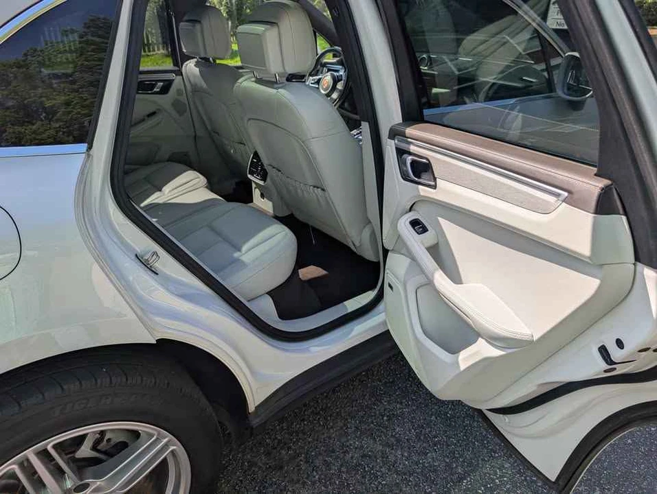 2018 Porsche Macan - Image 6 of 13