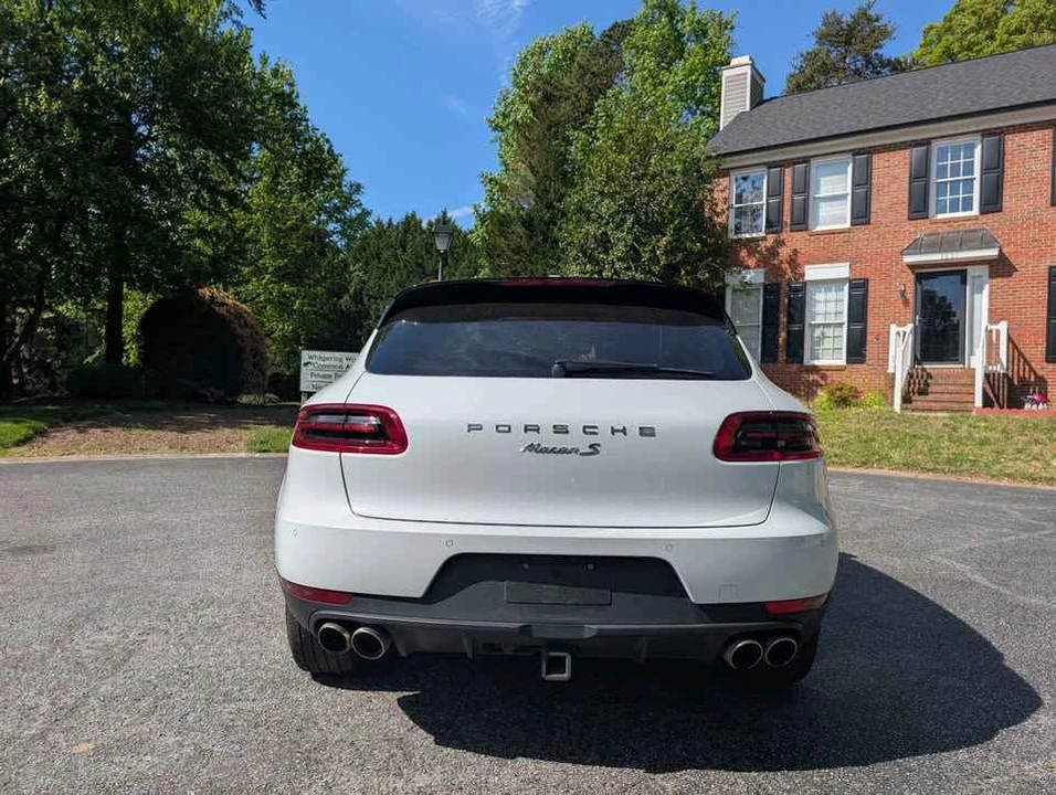 2018 Porsche Macan - Image 2 of 13