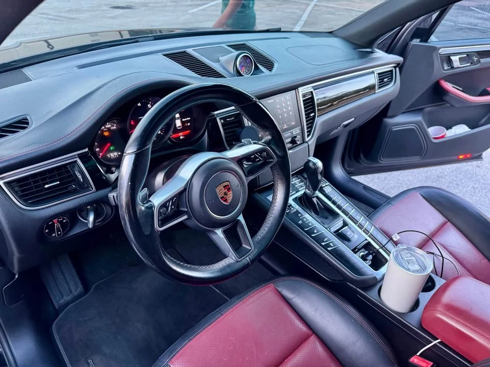 2018 Porsche Macan - Image 9 of 14