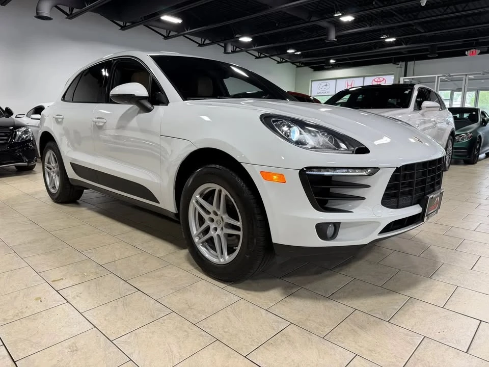2018 Porsche Macan - Image 9 of 20