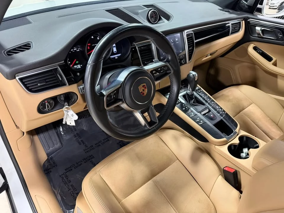 2018 Porsche Macan - Image 12 of 20