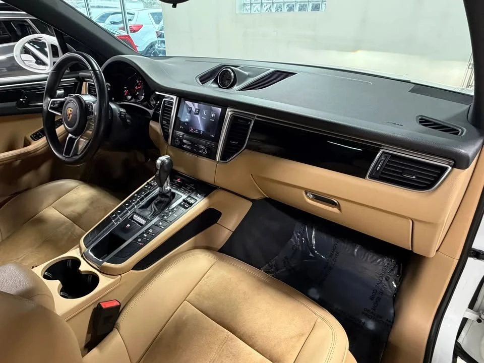 2018 Porsche Macan - Image 13 of 20