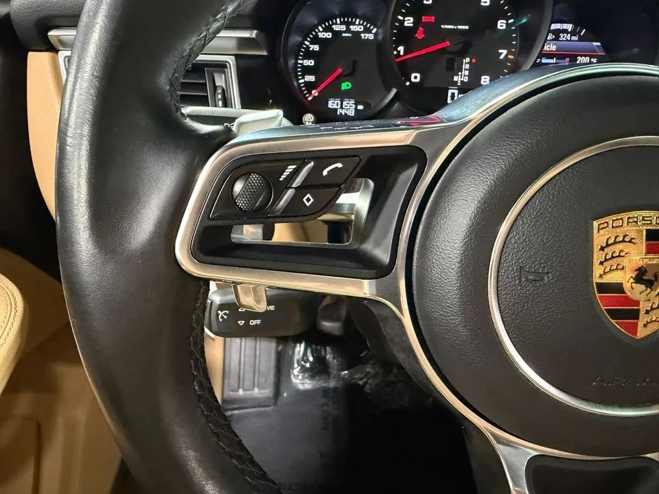 2018 Porsche Macan - Image 15 of 20