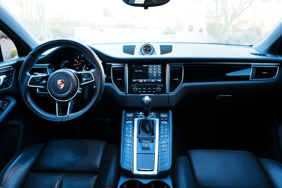 2018 Porsche Macan - Image 5 of 11
