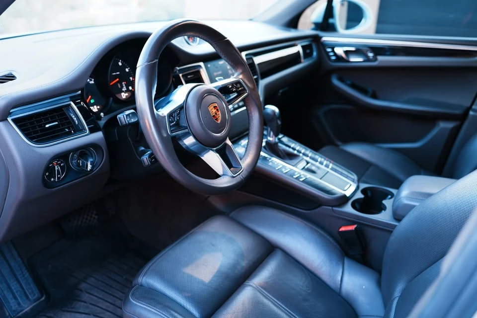 2018 Porsche Macan - Image 6 of 11