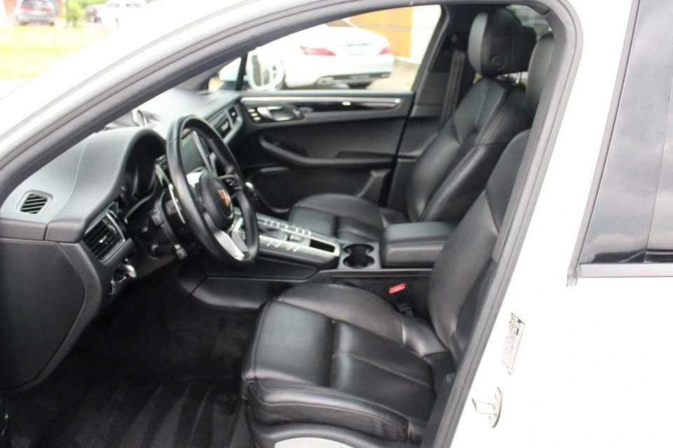 2018 Porsche Macan - Image 17 of 20