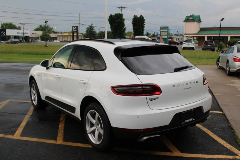 2018 Porsche Macan - Image 11 of 20