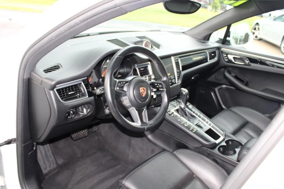 2018 Porsche Macan - Image 16 of 20