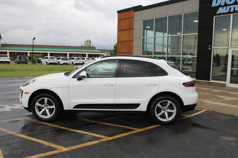 2018 Porsche Macan - Image 12 of 20