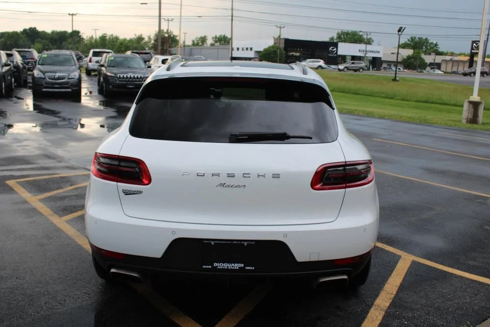 2018 Porsche Macan - Image 10 of 20
