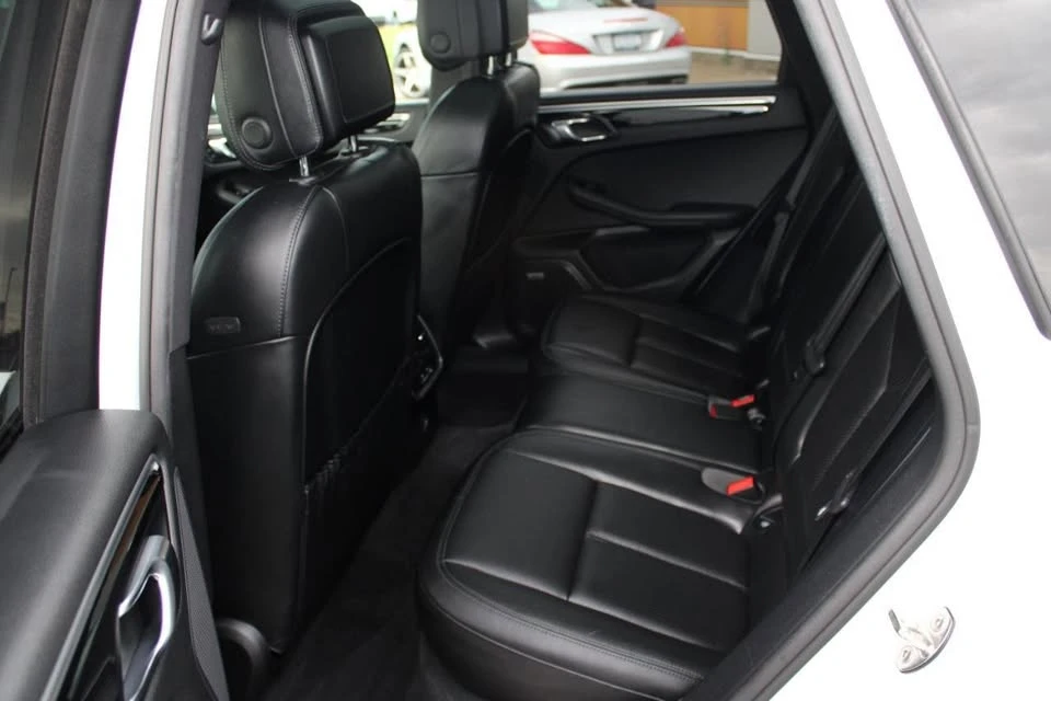 2018 Porsche Macan - Image 19 of 20