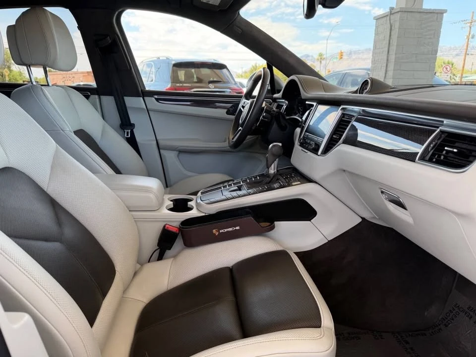 2018 Porsche Macan - Image 8 of 10