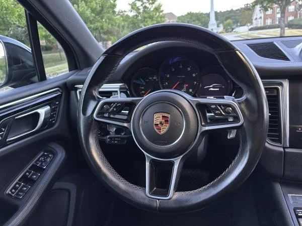2018 Porsche Macan - Image 9 of 13