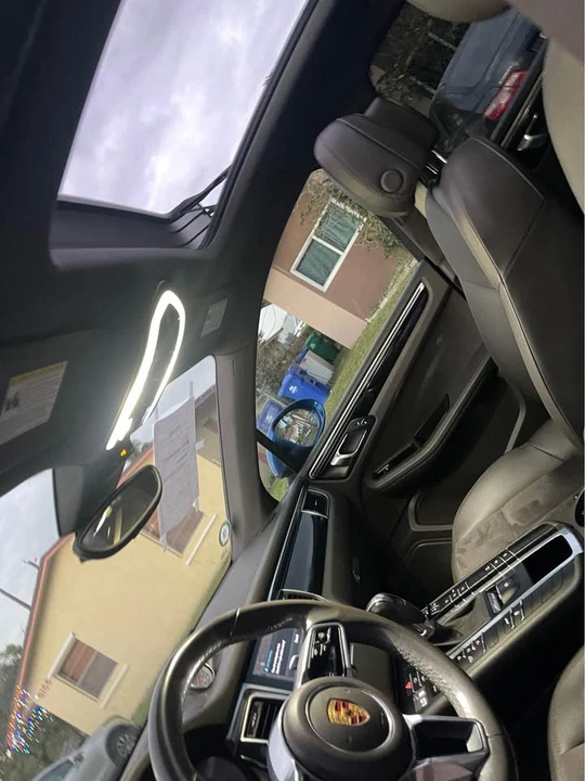 2018 Porsche Macan - Image 11 of 13