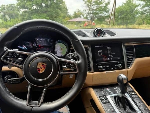 2018 Porsche Macan - Image 12 of 15