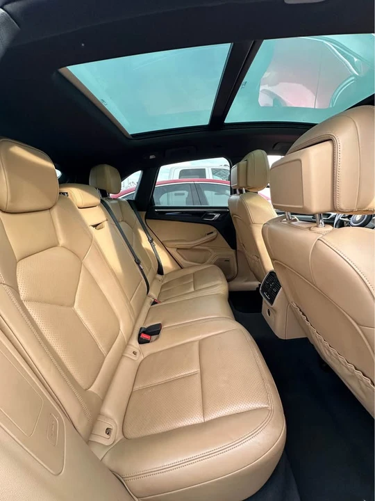 2018 Porsche Macan - Image 3 of 4