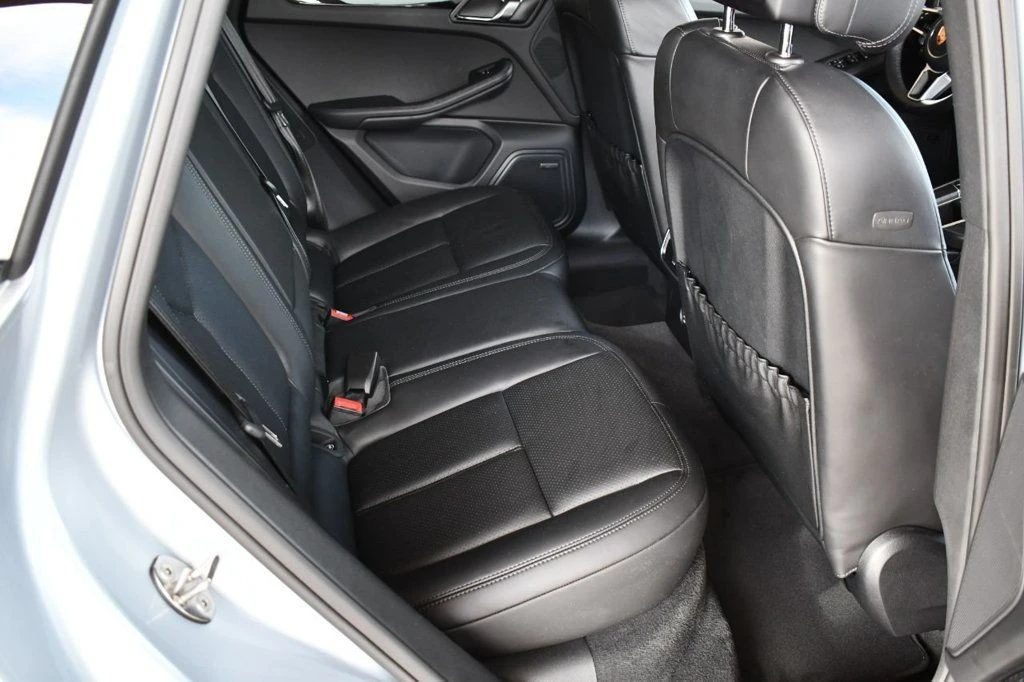 2018 Porsche Macan - Image 19 of 21