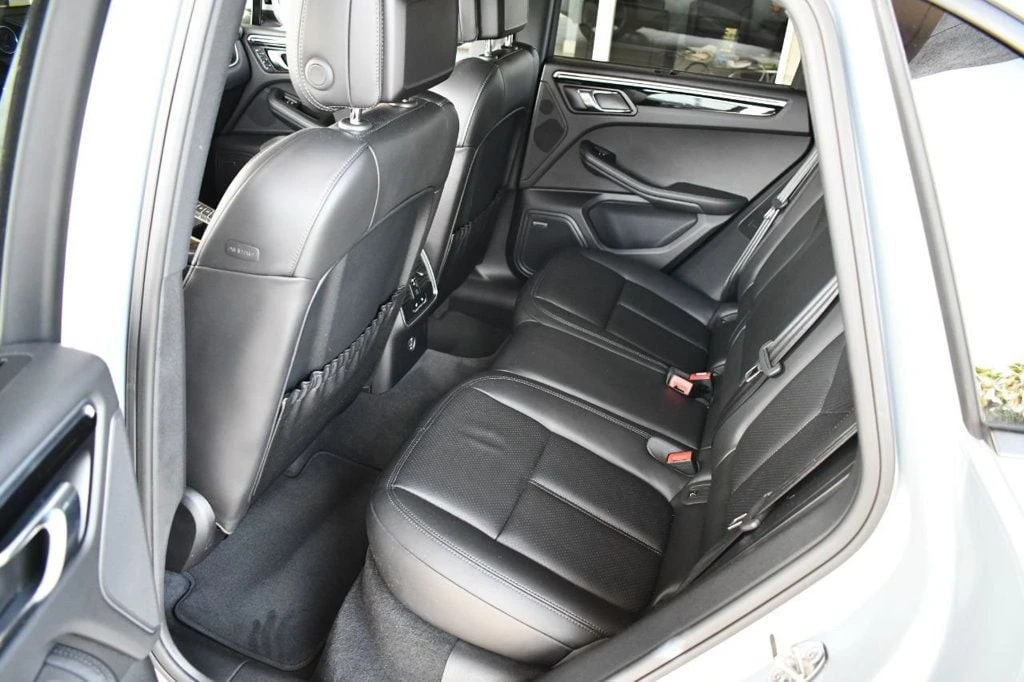 2018 Porsche Macan - Image 16 of 21