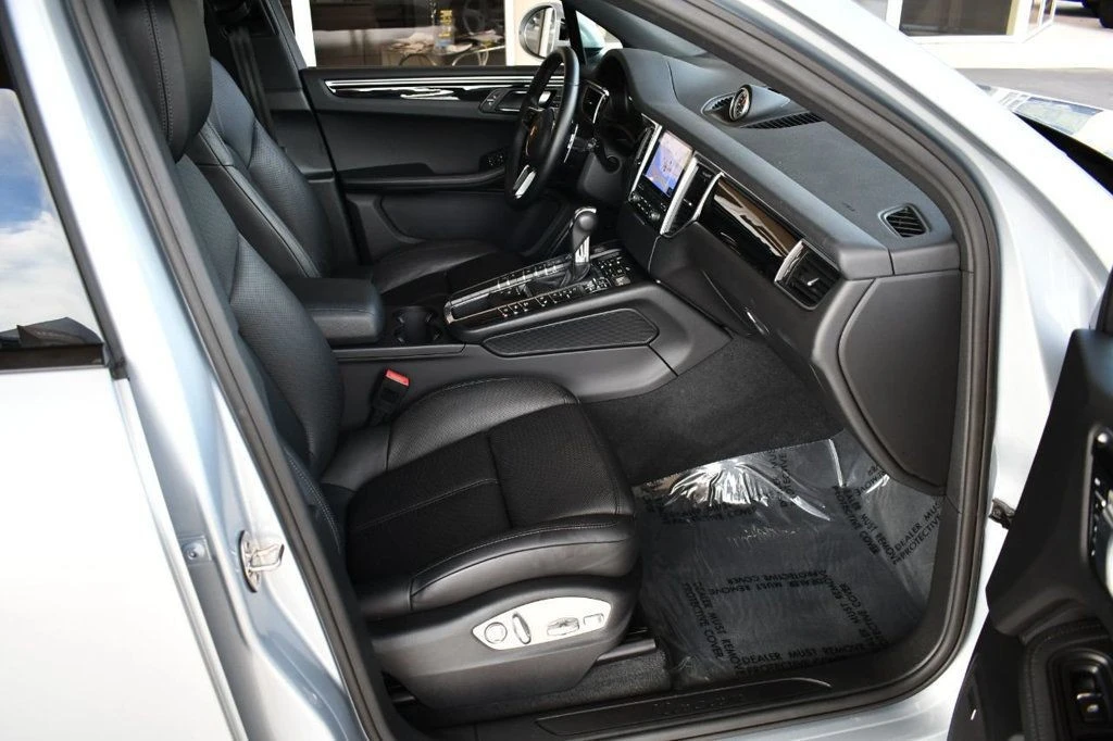 2018 Porsche Macan - Image 20 of 21