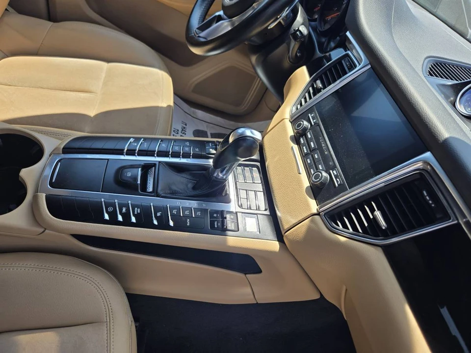 2018 Porsche Macan - Image 13 of 15