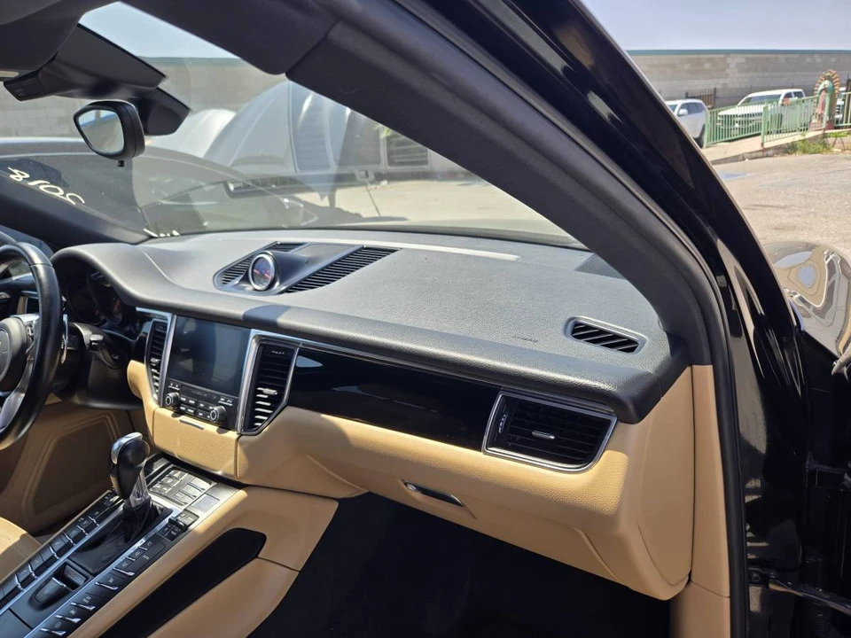 2018 Porsche Macan - Image 11 of 15