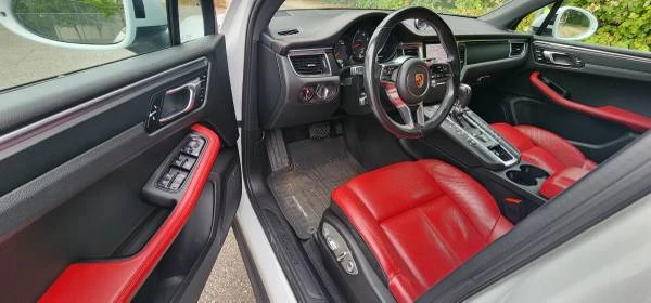 2018 Porsche Macan - Image 10 of 21