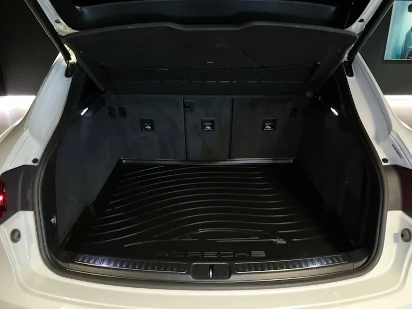 2018 Porsche Macan - Image 11 of 12
