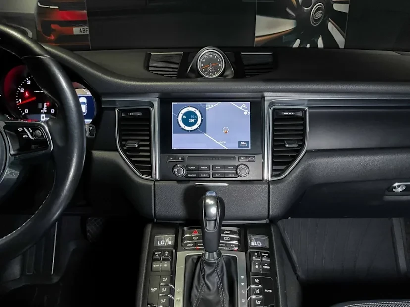 2018 Porsche Macan - Image 7 of 12
