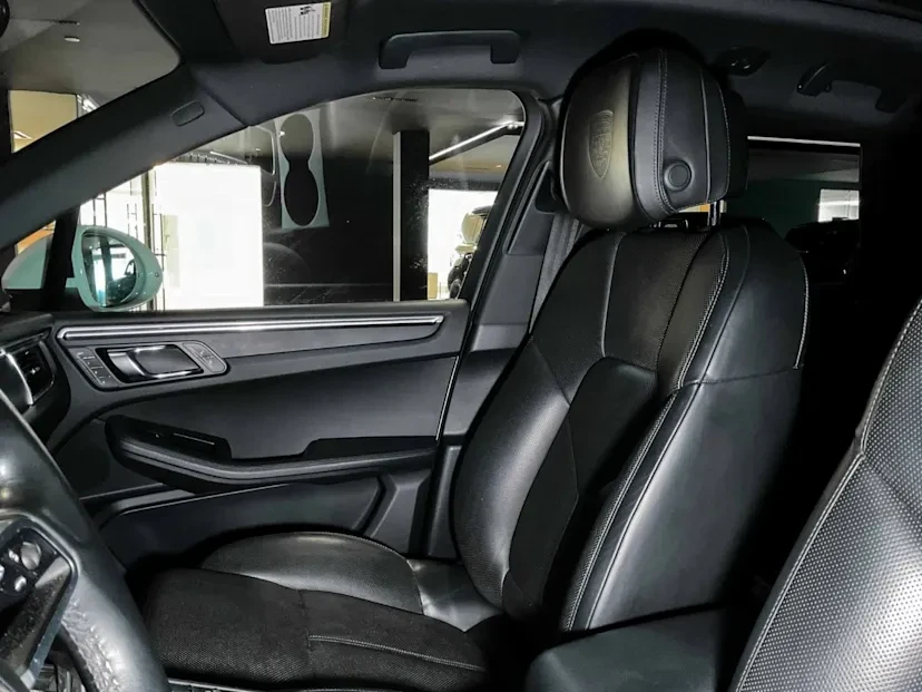 2018 Porsche Macan - Image 8 of 12
