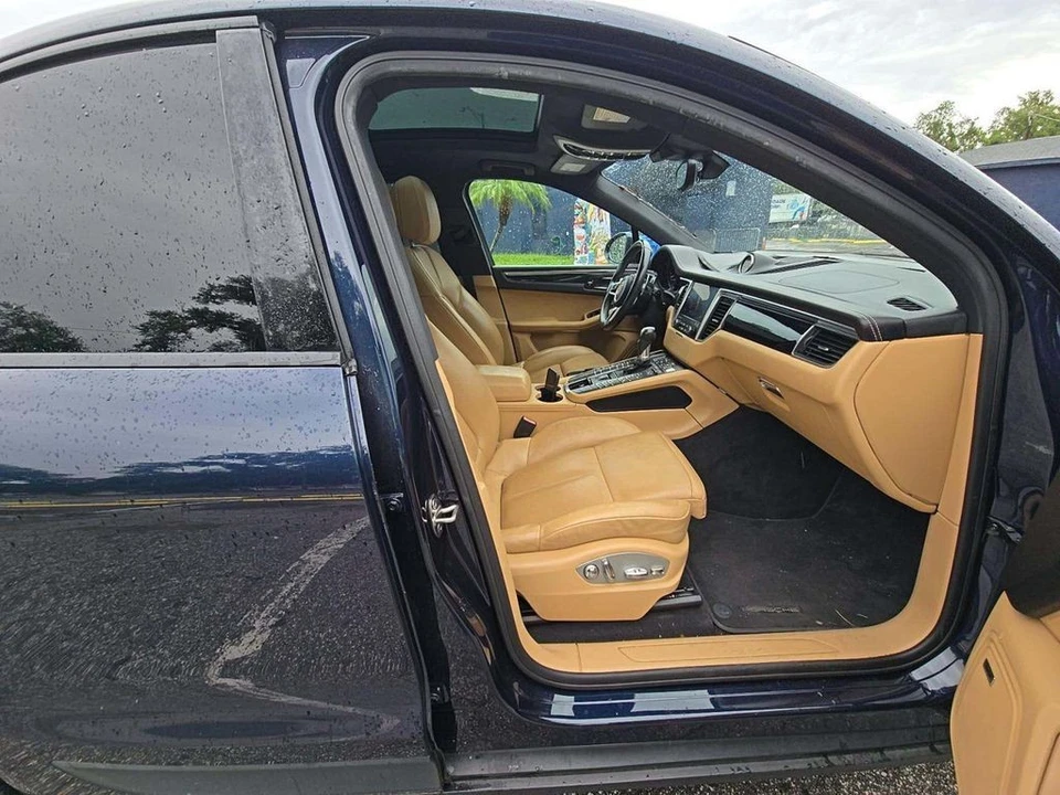 2018 Porsche Macan - Image 11 of 12