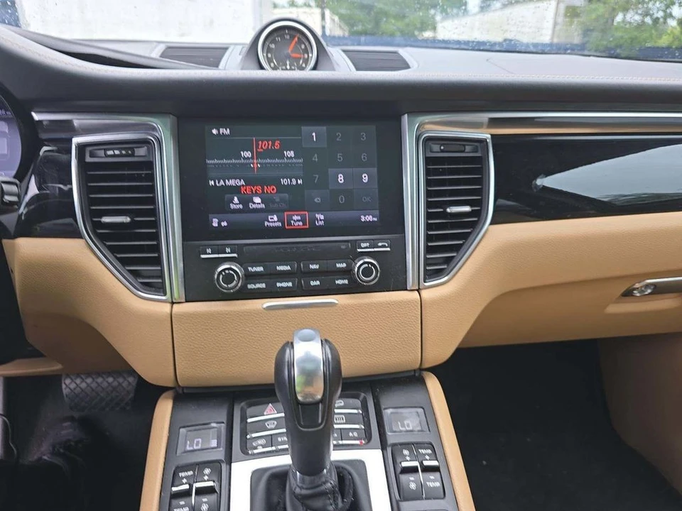 2018 Porsche Macan - Image 9 of 12