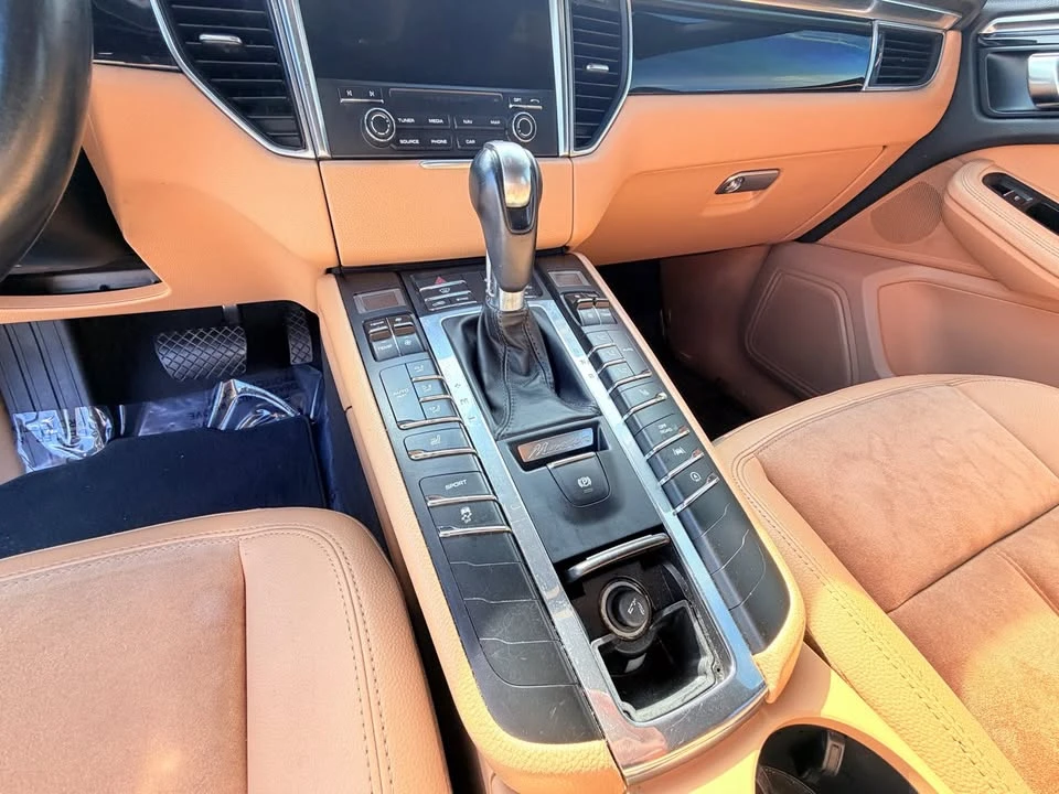 2018 Porsche Macan - Image 14 of 20