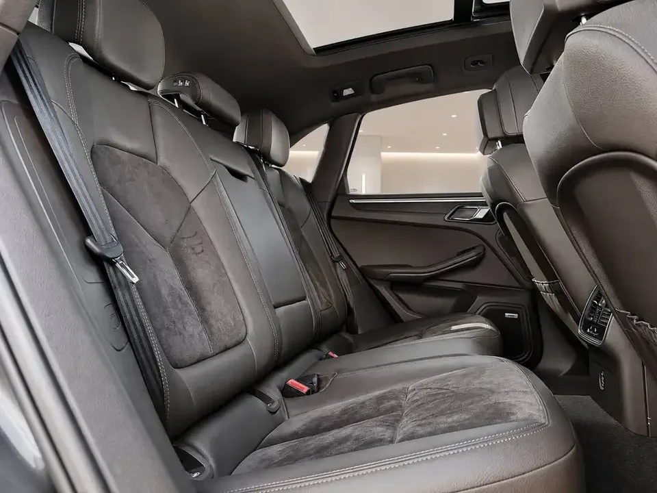 2018 Porsche Macan - Image 2 of 14