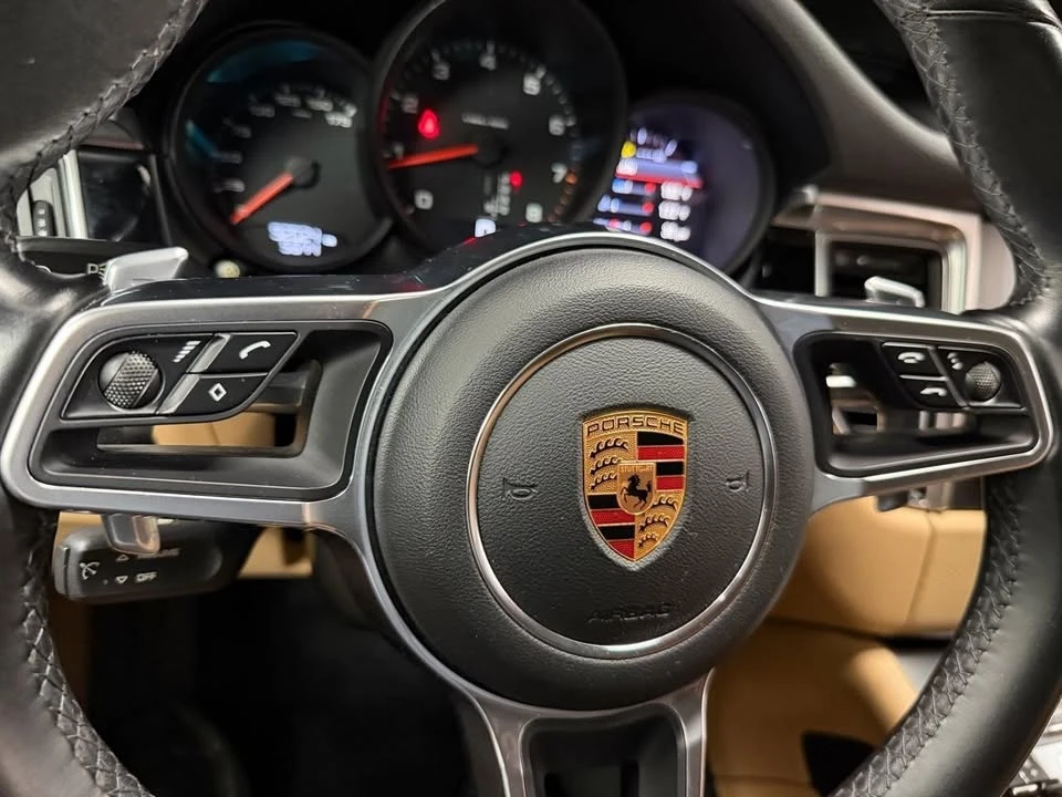 2018 Porsche Macan - Image 18 of 20