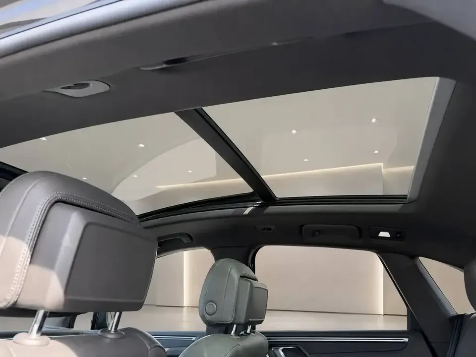 2018 Porsche Macan - Image 11 of 14