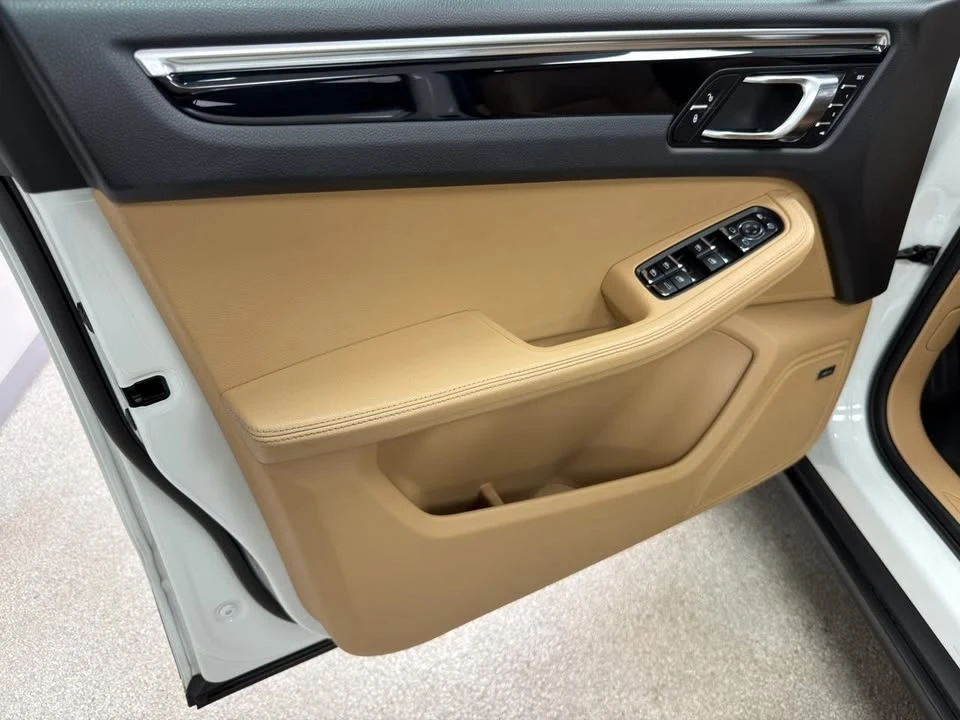 2018 Porsche Macan - Image 14 of 20