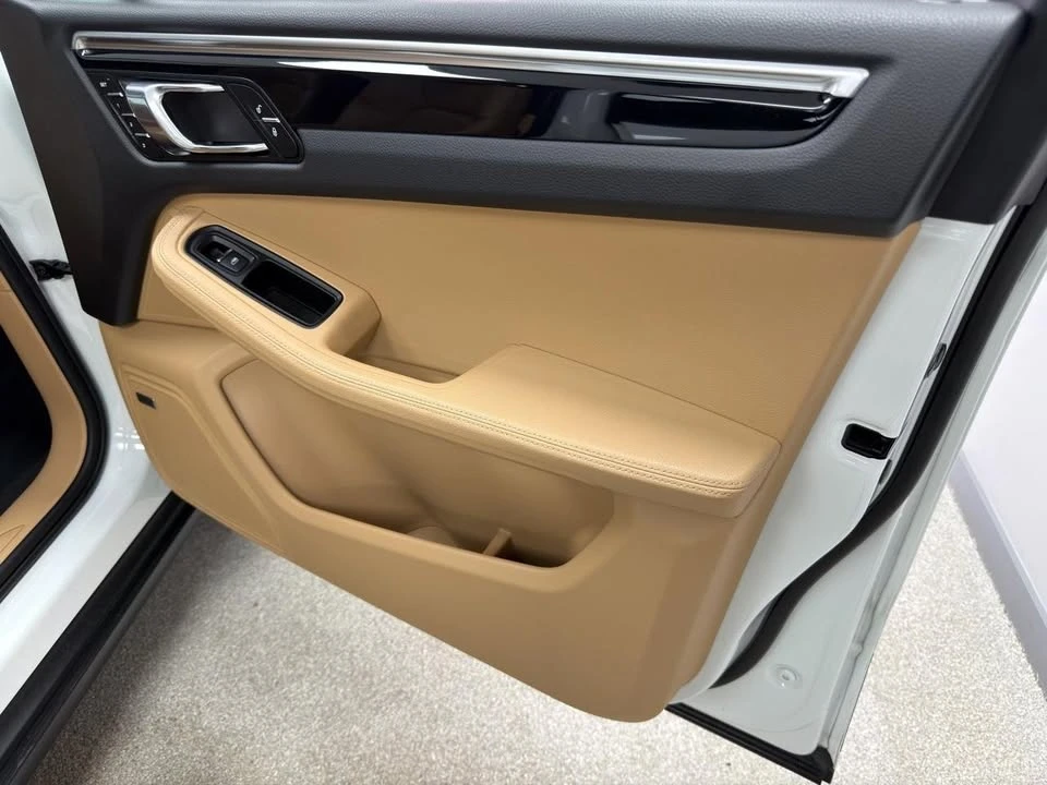 2018 Porsche Macan - Image 13 of 20